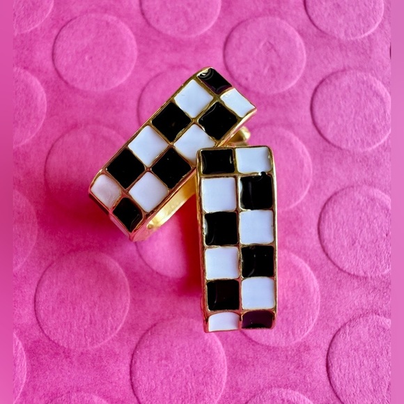 New Black & White Checkered Print Retro 80s Style Square Hoop Earrings - 0.75” - Picture 2 of 5